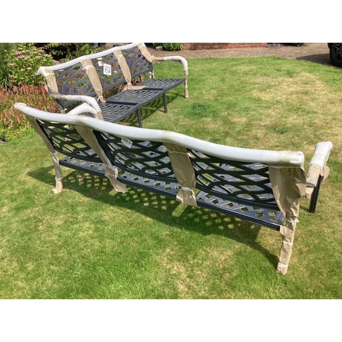 2 Hartmans fabulo Tuscany garden sofas